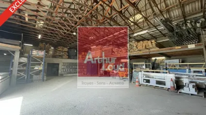 Local d'activité 665 m2 avec bureaux rénovés et stockage  terrain 2500m2 - Offre immobilière - Arthur Loyd