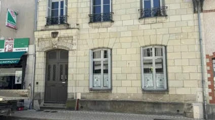 LANGEAIS CENTRE BUREAUX A LOUER 90 M² RENOVES PROCHE CHATEAU - Offre immobilière - Arthur Loyd