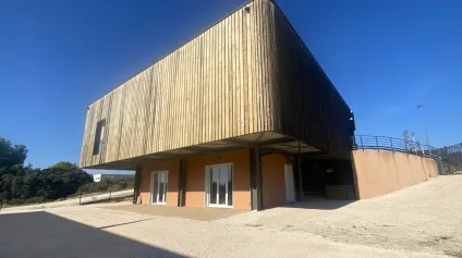 En EXCLUSIVITE - Bâtiment indépendant à VENDRE sur LAMBESC - Offre immobilière - Arthur Loyd