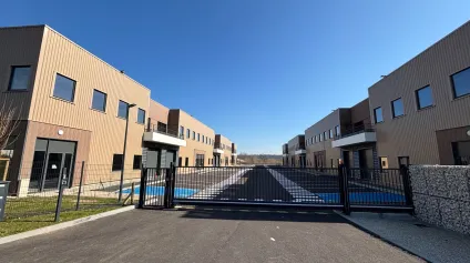 A LOUER - PLUSIEURS CELLULES MODULABLES A OISSEL - Offre immobilière - Arthur Loyd