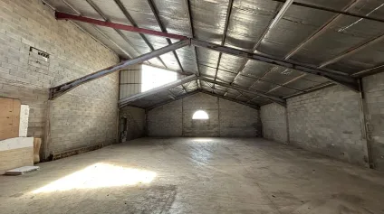 Local d'activité et ses bureaux à louer - 460m2 - Claira - Offre immobilière - Arthur Loyd