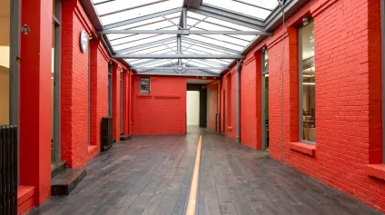 Bureaux à louer Paris 18 verrière et accès livraison proche Montmartre - Offre immobilière - Arthur Loyd