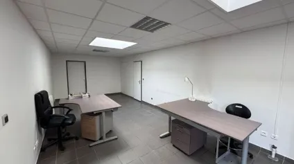 A louer - Bureaux, adapté pour une activité mixte, au sein d'un parc collectif<br />Rive de Gier ZI Combeplaine - Offre immobilière - Arthur Loyd