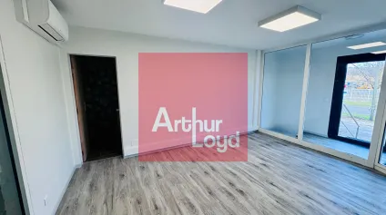 <br />Entrepôt logistique de 1680 m2 avec quais de chargement et bureaux aménagés<br /> - Offre immobilière - Arthur Loyd