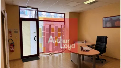 <br />Local commercial sur axe passant à proximité immédiate de la gare d'Agen<br /> - Offre immobilière - Arthur Loyd