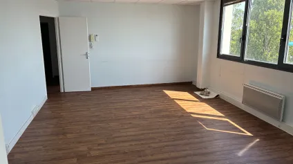 <br />A louer Bureaux AYTRE 508 m²<br /> - Offre immobilière - Arthur Loyd