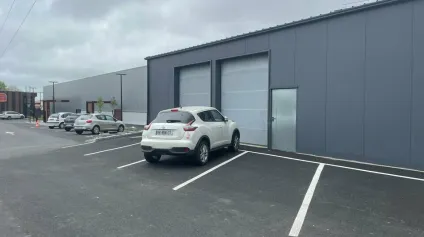 A LOUER UN LOCAL COMMERCIAL DE 90 m2 - EMPLACEMENT EXCEPTIONNEL - ZONE COMMERCIALE - LA ROCHE SUR YON - Offre immobilière - Arthur Loyd