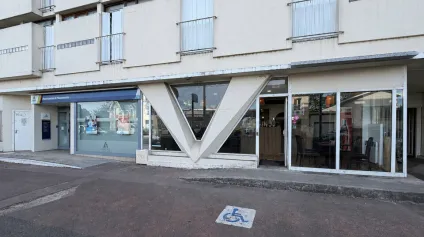 LOCAL COMMERCIAL A VENDRE  EMPLACEMENT STRATÉGIQUE ENTRE POITIERS SUD ET CENTRE-VILLE - PAS DE RESTAURATION - Offre immobilière - Arthur Loyd