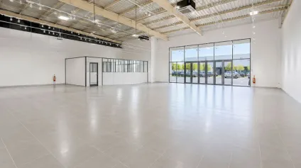 A LOUER : grand local commercial à Chambly - Offre immobilière - Arthur Loyd