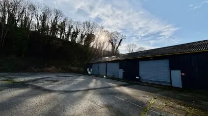 A LOUER -Local d'activité de 400 m2 - Offre immobilière - Arthur Loyd
