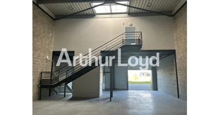 <br />Local d'activité - Mondeville - Plusieurs surfaces disponibles<br /> - Offre immobilière - Arthur Loyd