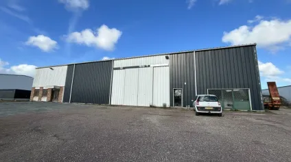 A LOUER MONTIVILLIERS - LOCAUX D'ACTIVITÉS 760 m2 + TERRE PLEIN 800 m2 - Offre immobilière - Arthur Loyd