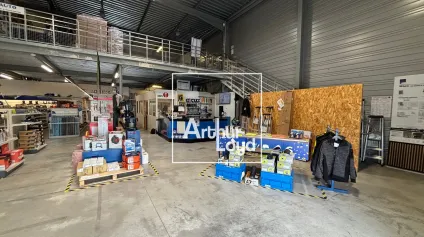 LOCAUX D'ACTIVITÉ À LOUER - GAROSUD - SHOWROOM ET PARKING - Offre immobilière - Arthur Loyd