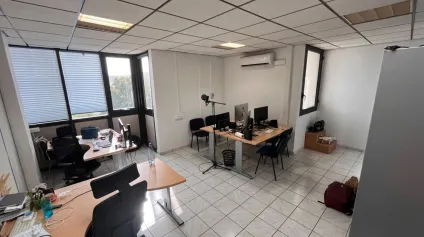 BUREAUX DANS CENTRE D'AFFAIRE - Offre immobilière - Arthur Loyd
