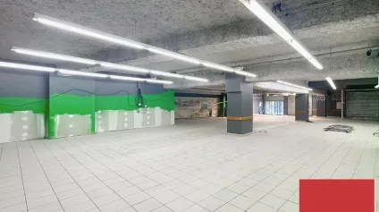 MONTÉLIMAR - CENTRE-VILLE - BEL EMPLACEMENT SUR RUE PASSANTE - A VENDRE LOCAL COMMERCIAL DE 586 m2 - Offre immobilière - Arthur Loyd