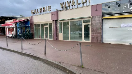 Locaux commerciaux à louer à VAL DE REUIL 27100 - Offre immobilière - Arthur Loyd