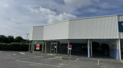 CHAMBRAY-LES-TOURS LA VRILLONNERIE LOCAL COMMERCIAL A LOUER 1000 M² - AV. DU GRAND SUD - Offre immobilière - Arthur Loyd