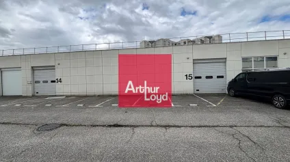 Local d'activité à louer à Saint Martin d'Hères porte sectionnelle 408 m² - Offre immobilière - Arthur Loyd