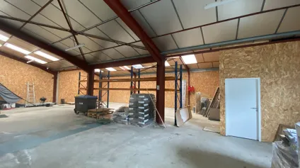 <br />Local commercial 417 m² à louer - Zone commerciale dynamique et facilement accessible<br /> - Offre immobilière - Arthur Loyd