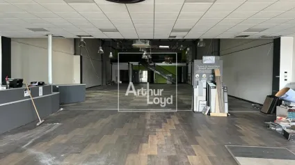 LOCAL COMMERCIAL location à LISSES 91090 - Offre immobilière - Arthur Loyd