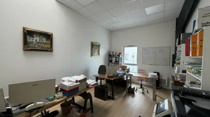 A VENDRE - BUREAU MODERNE DE 32 M²  IMMEUBLE TERTIAIRE RÉCENT - Offre immobilière - Arthur Loyd