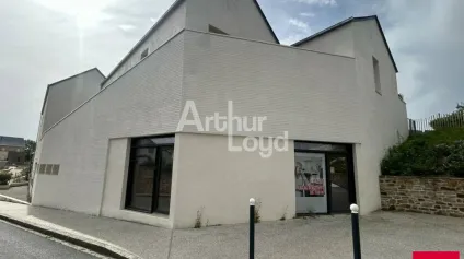 BRECE - A LOUER - LOCAL COMMERCIAL - Offre immobilière - Arthur Loyd