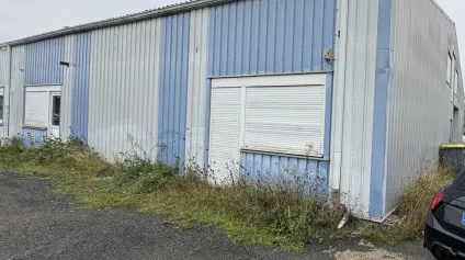 PARCAY MESLAY LA FOSSE NEUVE ENTREPOT A VENDRE 380 M² VISIBILITE A10 - Offre immobilière - Arthur Loyd