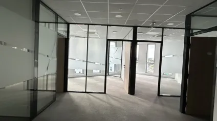 Bureau à louer à Saint-Nazaire proche gare avec 8 places de parking - Offre immobilière - Arthur Loyd