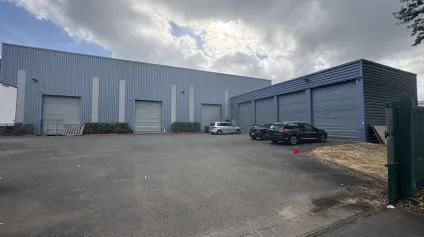 Entrepôt à vendre à Saint-Nazaire avec bureaux et terrain clôturé - Offre immobilière - Arthur Loyd