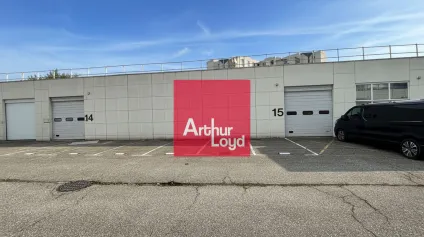 Local d'activité à louer à Saint Martin d'Hères porte sectionnelle 408 m² - Offre immobilière - Arthur Loyd