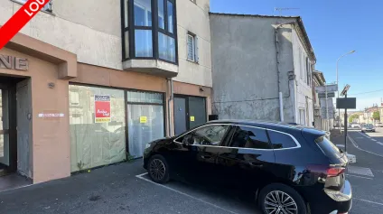 Local commercial ou bureaux commerciaux sur axe passant de Soyaux - Offre immobilière - Arthur Loyd