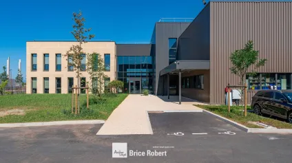 Bâtiment d'activités à vendre ou à louer à Genas dans un site clos sécurisé et indépendant - Offre immobilière - Arthur Loyd