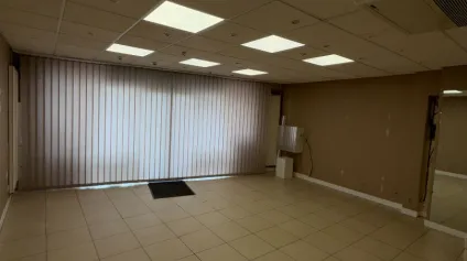 <br />A LOUER - Local commercial de 90 m² situé au coeur de Saint Junien<br /> - Offre immobilière - Arthur Loyd