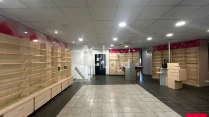 SALBRIS - LOCATION LOCAL COMMERCIAL DE 420 M² - ACCÈS A85 À 5 MN - Offre immobilière - Arthur Loyd