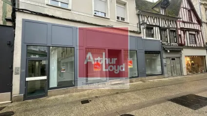 SENS- Local commercial de 290m2 en centre ville - Offre immobilière - Arthur Loyd