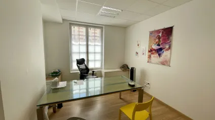 A LOUER - BUREAUX 72 M2 - HYPER CENTRE DE COMPIEGNE - Offre immobilière - Arthur Loyd