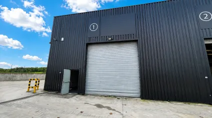 LOCATION CELLULE D'ACTIVITÉ/STOCKAGE 360 M2 - CANLY A1 - Offre immobilière - Arthur Loyd