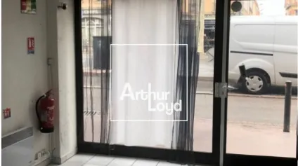 LOCATION BUREAUX DE 40 m² EN REZ-DE-CHAUSSÉE AVEC VITRINE - VISIBILITÉ EXCEPTIONNELLE QUARTIER SAINT-CYPRIEN - Offre immobilière - Arthur Loyd