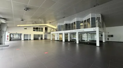 À VENDRE LOCAL COMMERCIAL 1 614 m² DIVISIBLE  EMPLACEMENT N°1 ZONE COMMERCIALE SUD CHÂTELLERAULT  VISIBILITÉ EXCEPTIONNELLE FACE AU BOULEVARD PRINCIPAL. - Offre immobilière - Arthur Loyd