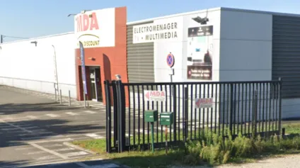 Entrepôt de 2 000 m² et local commercial de 1 470 m² à louer au Haillan - Offre immobilière - Arthur Loyd