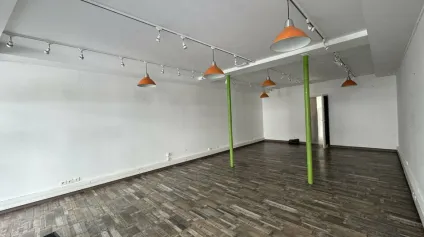TOURS HYPER CENTRE LOCAL COMMERCIAL A LOUER 63 M² - PROCHE HALLES - Offre immobilière - Arthur Loyd