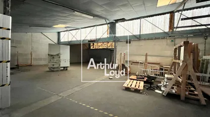 Locaux d'Activités & Bureaux sur Alès : Polyvalence, Parking, location - Offre immobilière - Arthur Loyd