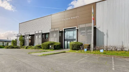 Bâtiment logistique indépendant à louer à Ambarès-et-Lagrave - 13 664 m² avec ICPE 1510 et quais de chargement - Offre immobilière - Arthur Loyd