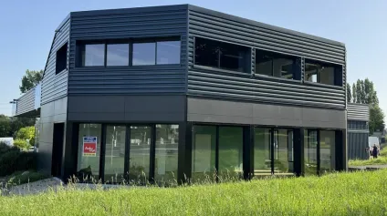 CHAMBRAY LES TOURS COMMERCE A LOUER 80 M² AXE N°1 VITRINES EN ANGLE - Offre immobilière - Arthur Loyd