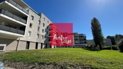 Local commercial à louer à Meylan surface divisible parking inclus - Offre immobilière - Arthur Loyd