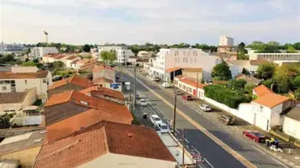<br />A louer Local commercial La Rochelle 77 m²<br /> - Offre immobilière - Arthur Loyd