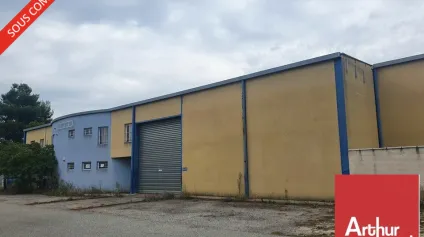 SAINT PAUL TROIS CHÂTEAUX - A VENDRE BÂTIMENT INDÉPENDANT A USAGE D'ENTREPÔT AVEC PONTS ROULANTS - Offre immobilière - Arthur Loyd
