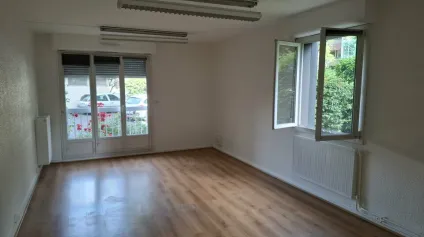 CLERMONT-FERRAND SECTEUR BERTHELOT BUREAUX 148 M² A LOUER - Offre immobilière - Arthur Loyd
