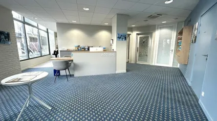 POITIERS PLATEAU RUE CARNOT - LOCAL COMMERCIAL A LOUER EN COEUR DE VILLE - 168M² - EMPLACEMENT EXCEPTIONNEL - Offre immobilière - Arthur Loyd