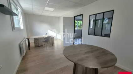 SAINT LÉGER DE LINIÈRES LOCAL D'ACTIVITÉ 440 M² AVEC STOCKAGE EXTÉRIEUR A LOUER - Offre immobilière - Arthur Loyd